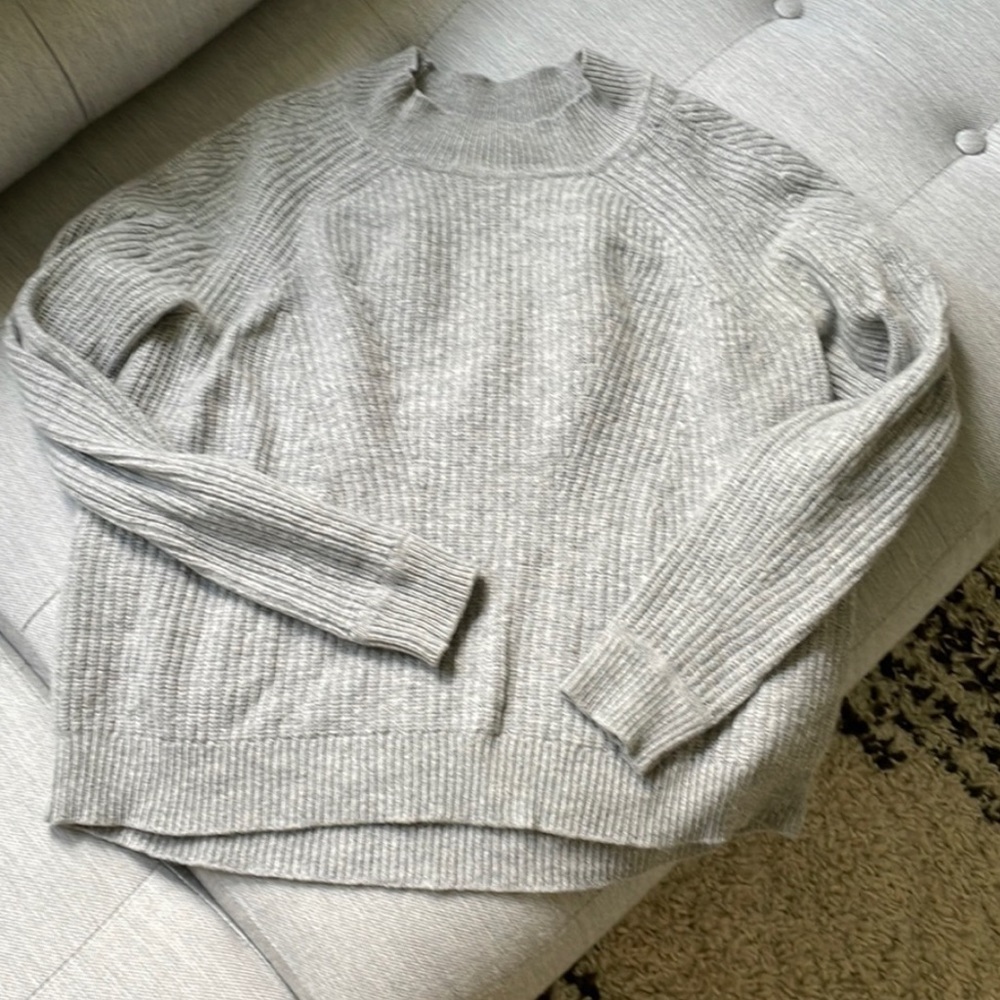 Vince wool ribbed sweater small fits like an XS